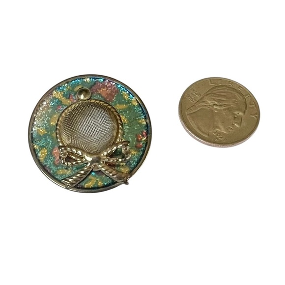 Vintage French Enamel Mesh Hat Brooch Pin Lapel 1980s - Picture 5 of 6